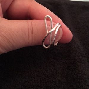 Initial ring letter J